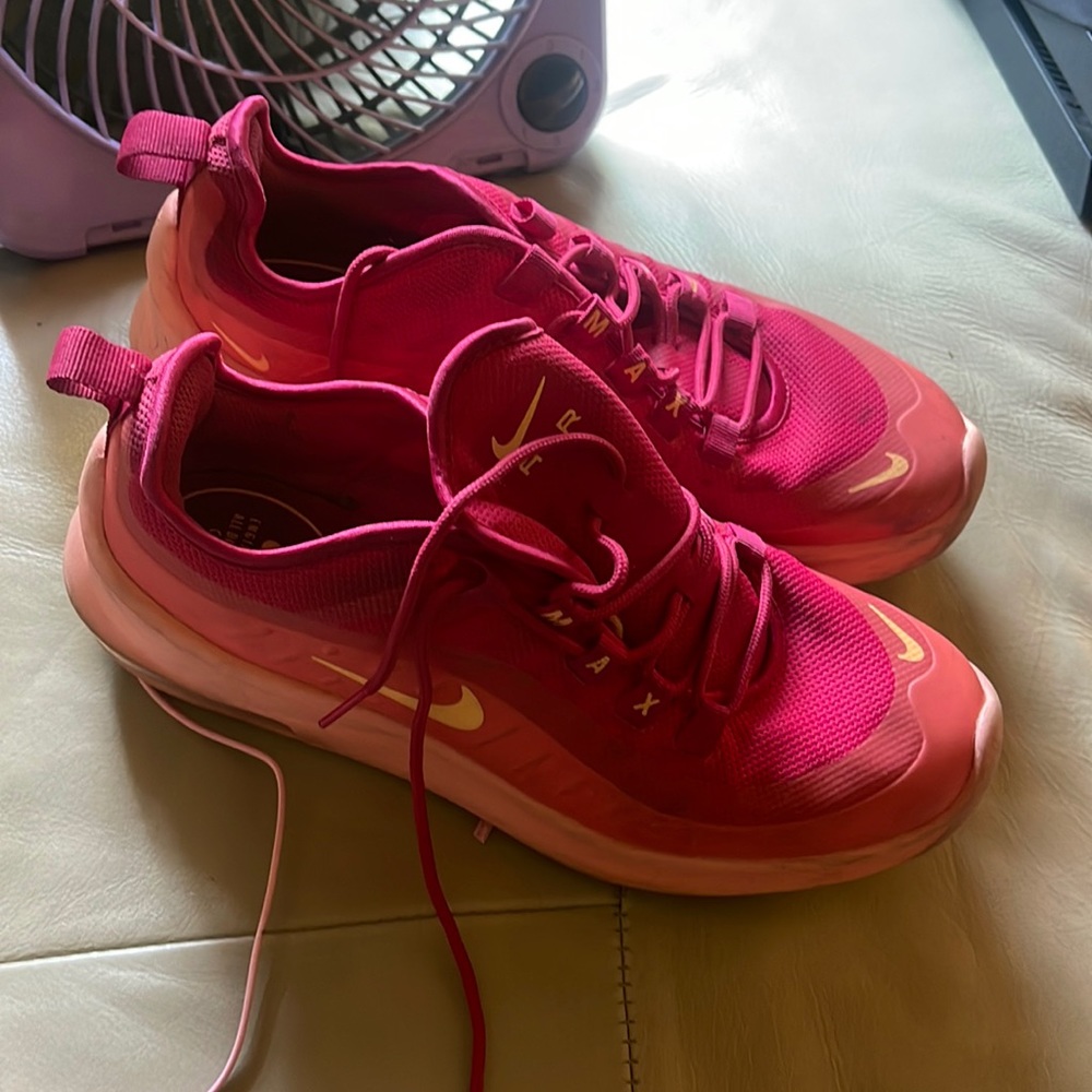 Pink air max